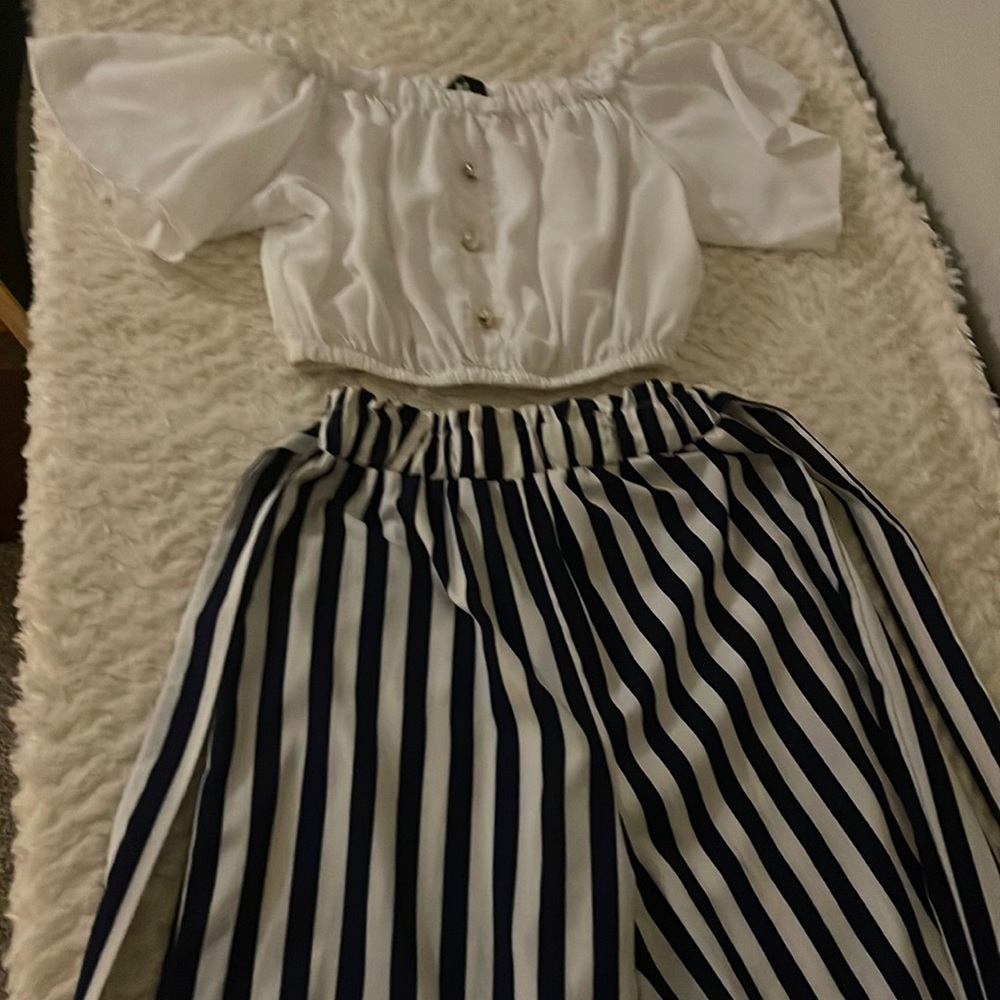 2 piece white and navy set